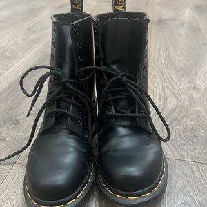 Dr. Martens boots - 1460 W